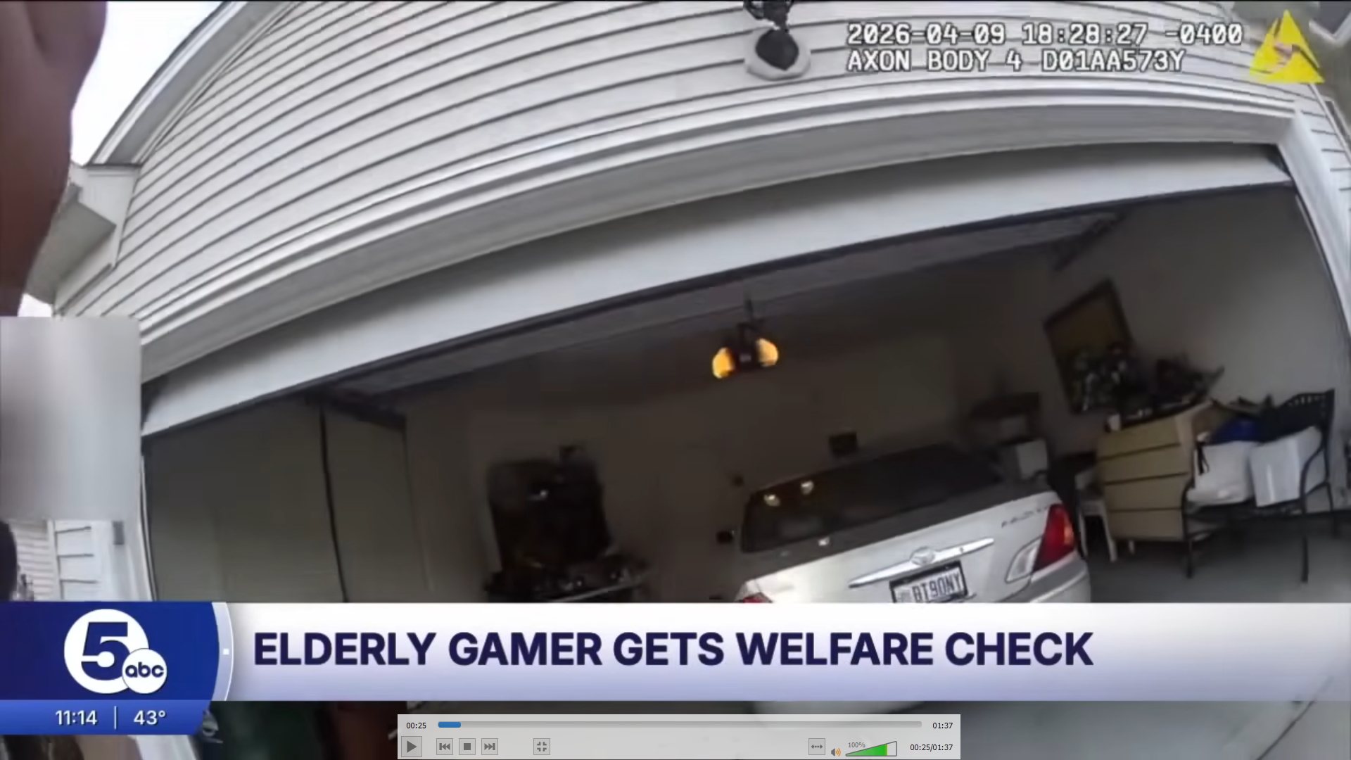 B&agrave; cụ 91 tuổi bặt v&ocirc; &acirc;m t&iacute;n, cảnh s&aacute;t cất c&ocirc;ng đến tận nh&agrave; g&otilde; cửa th&igrave; bật cười: h&oacute;a ra cụ b&agrave; mải chơi điện tử - Ảnh 2.