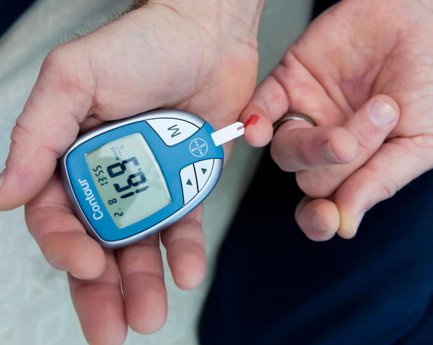 Nghi&ecirc;n cứu mới ph&aacute;t hiện: Gần 2 tỷ người sẽ mắc 1 căn bệnh v&agrave;o năm 2050 - Ảnh 1.