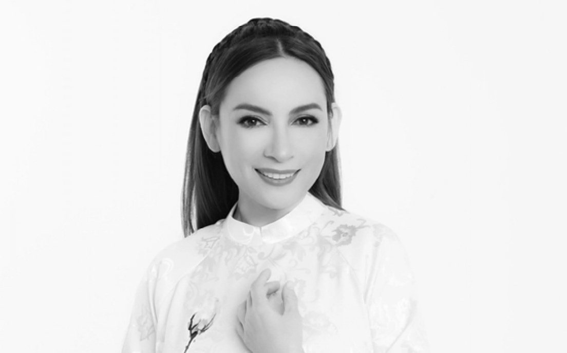 Người từng mang b&igrave;nh tro cốt Phi Nhung l&ecirc;n m&aacute;y bay bật kh&oacute;c xin lỗi kh&aacute;n giả- Ảnh 2.