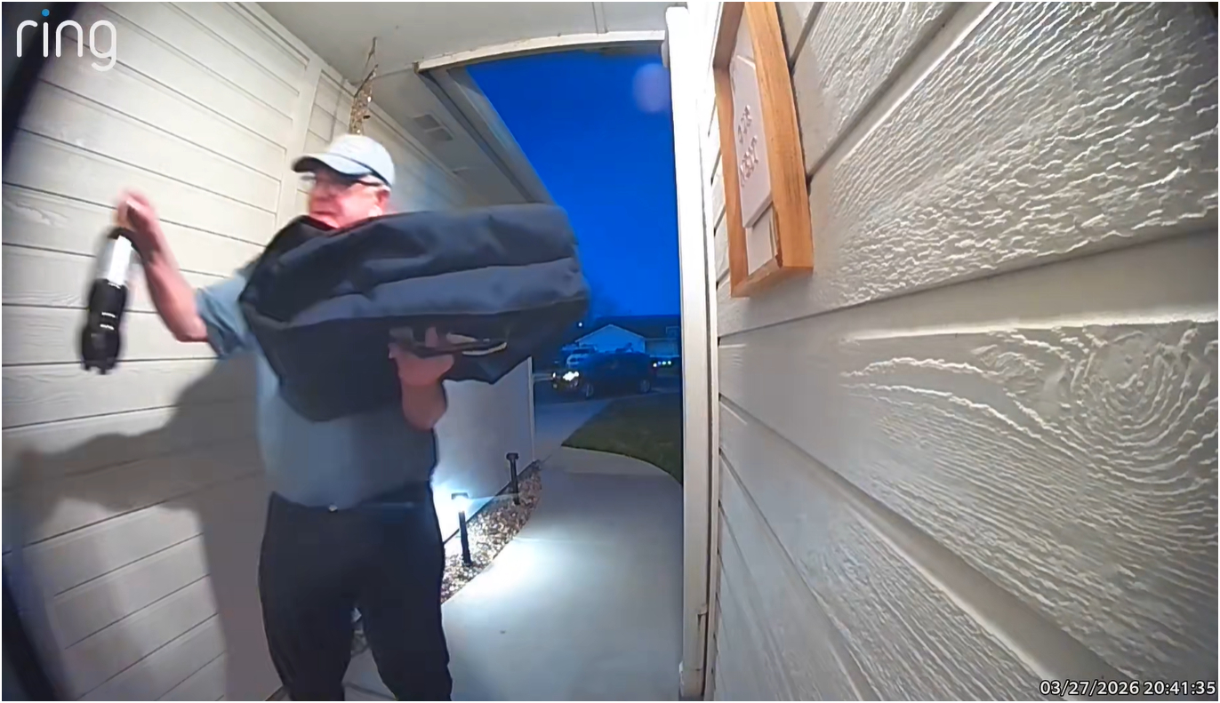 Shipper nhận hơn 3 tỷ đồng nhờ h&agrave;nh động cao đẹp v&agrave;o l&uacute;c 21h41 - Ảnh 2.