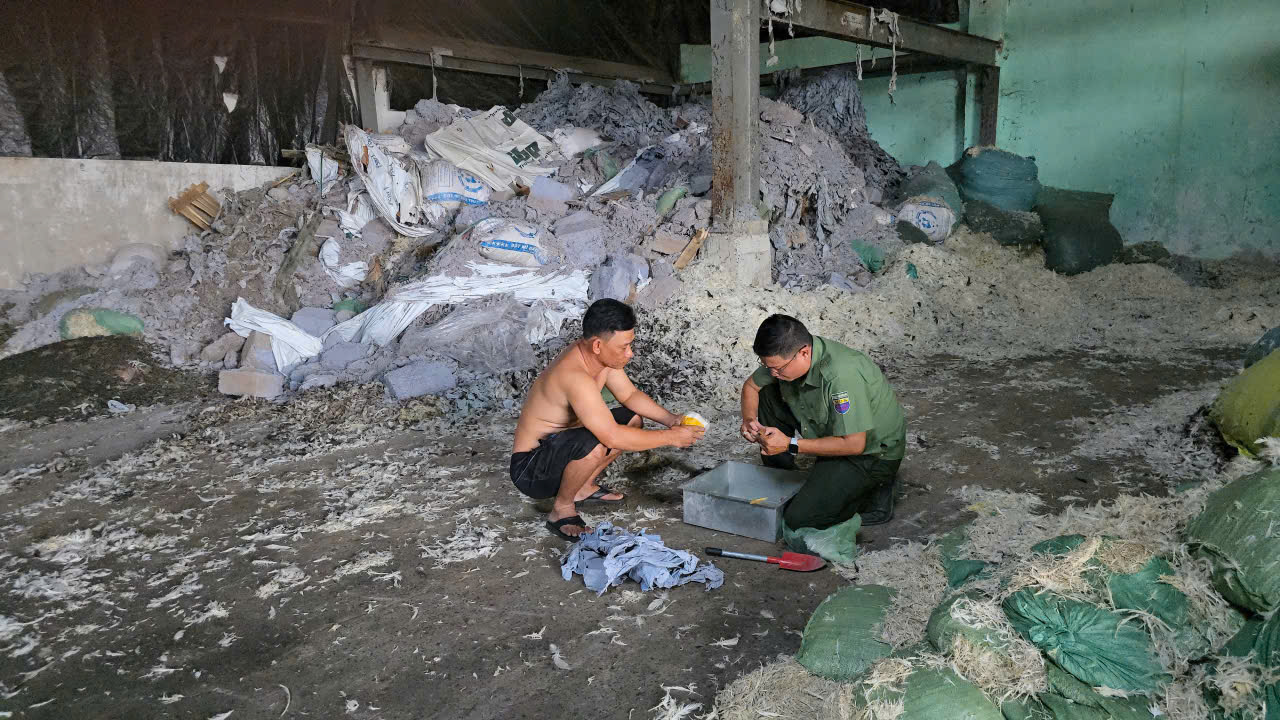 Công an TPHCM triệt phá vụ án môi trường lớn năm 2026 - Ảnh 6. Công an TPHCM triệt phá vụ án môi trường lớn năm 2026 - Ảnh 6.