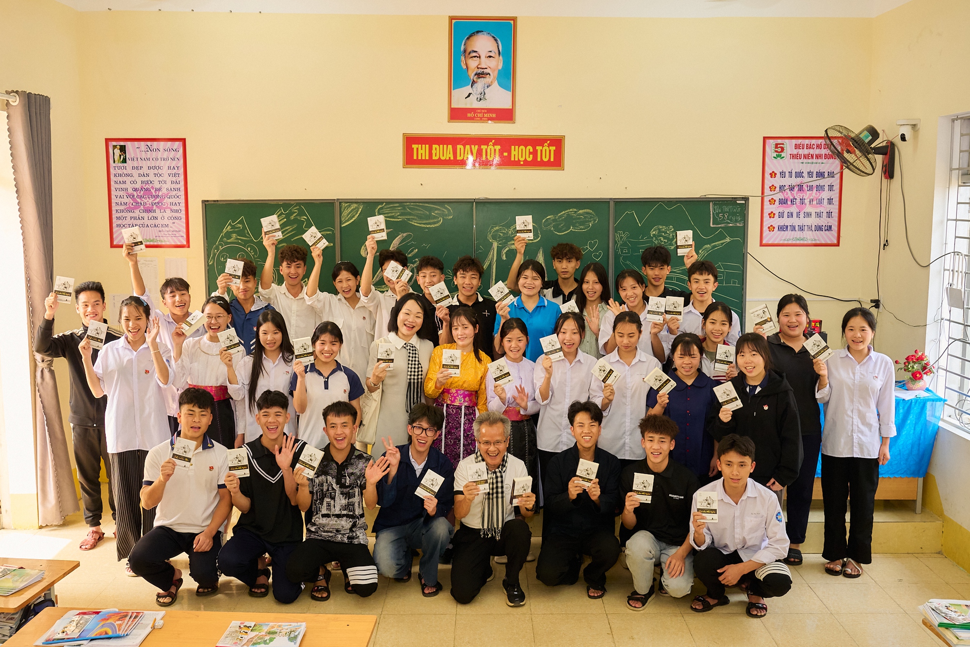 H&agrave;nh tr&igrave;nh Từ Tr&aacute;i Tim: Khơi dậy kh&aacute;t vọng cho thế hệ trẻ v&ugrave;ng cao - Ảnh 13.