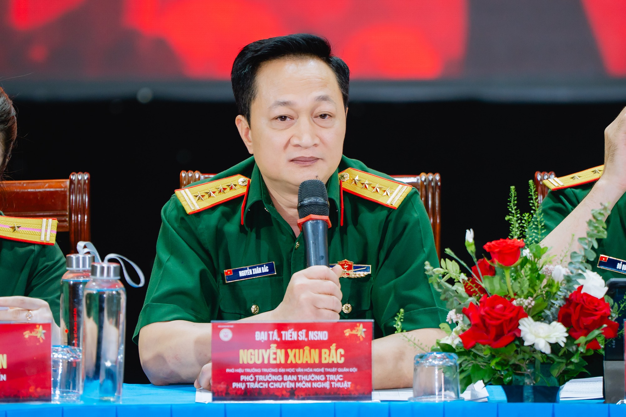 200 nghệ sĩ đổ bộ phố đi bộ Trần Nhân Tông, Đại tá – NSND Nguyễn Xuân Bắc: "Chúng tôi có 1 kỳ vọng" - Ảnh 3.