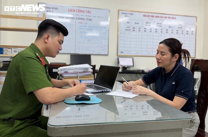 Bắt ' b&agrave; tr&ugrave;m ' L&ecirc; Thị th&ugrave;y Trang cầm đầu đường d&acirc;y ch&ocirc;n lấp chất thải tr&aacute;i ph&eacute;p - Ảnh 1.