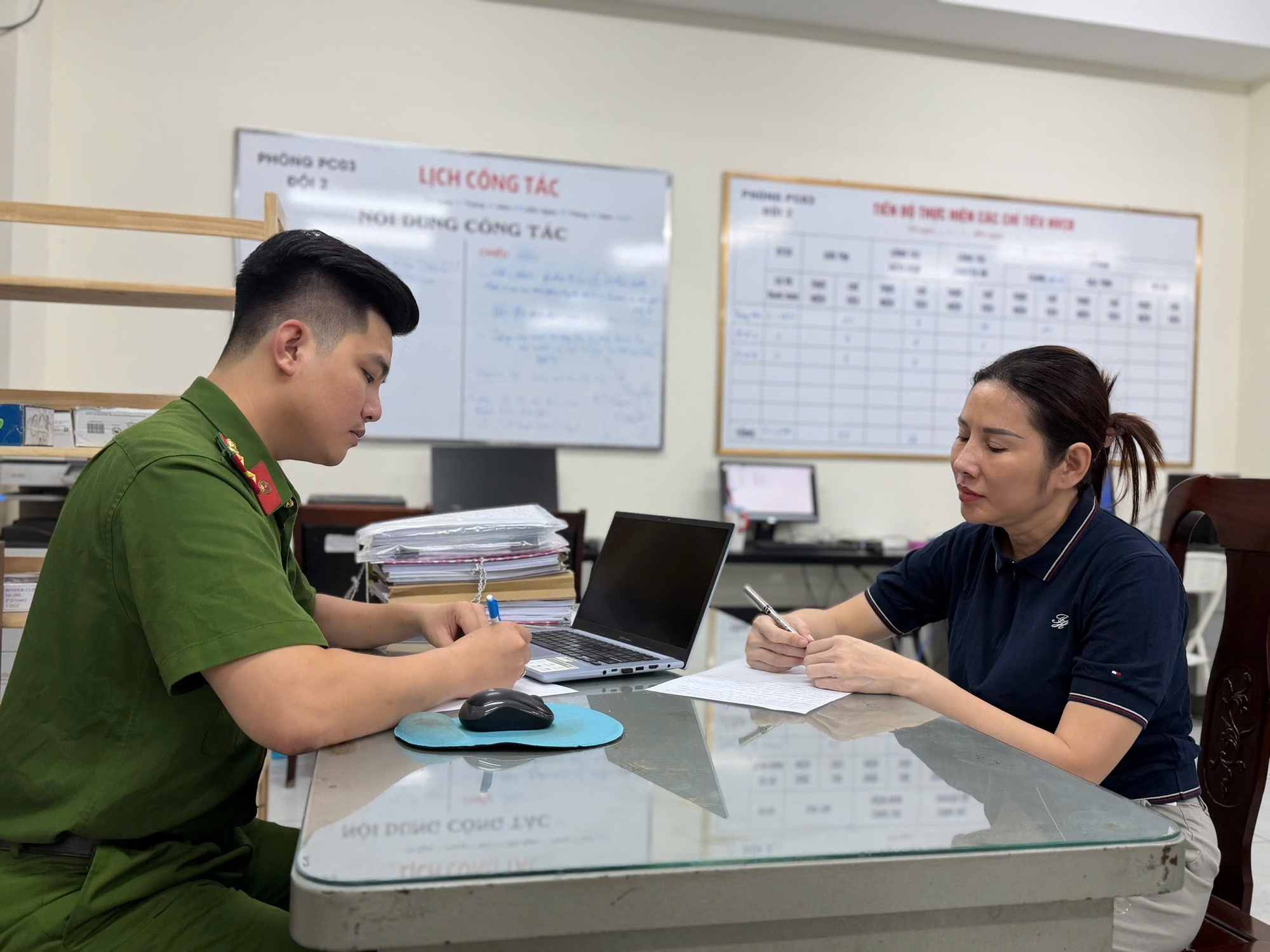 Công an TPHCM triệt phá vụ án môi trường lớn năm 2026 - Ảnh 1. Công an TPHCM triệt phá vụ án môi trường lớn năm 2026 - Ảnh 1.