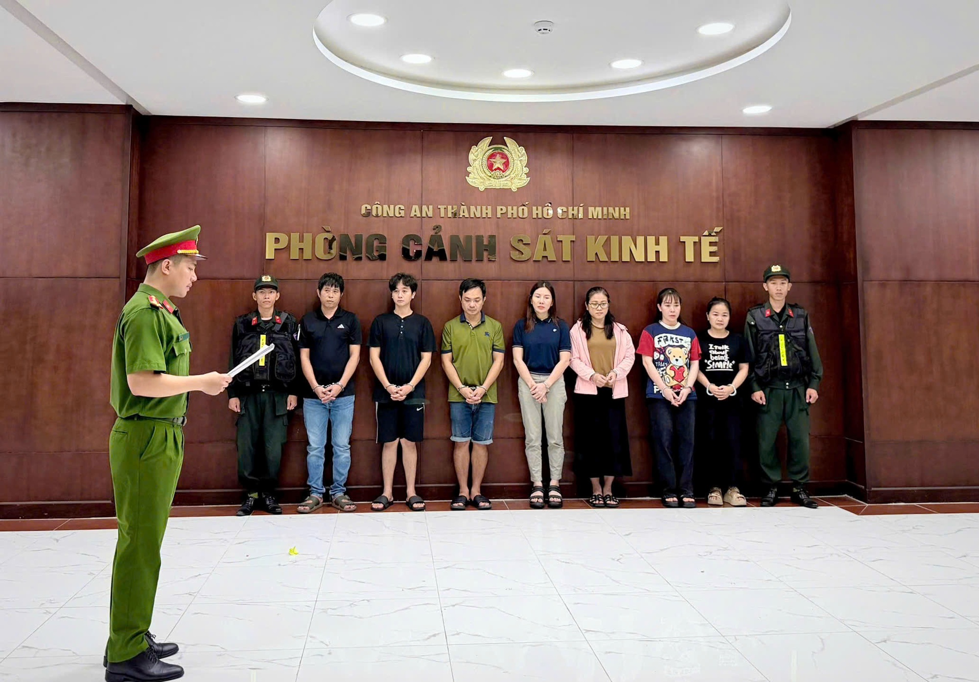 Công an TPHCM triệt phá vụ án môi trường lớn năm 2026 - Ảnh 2. Công an TPHCM triệt phá vụ án môi trường lớn năm 2026 - Ảnh 2.