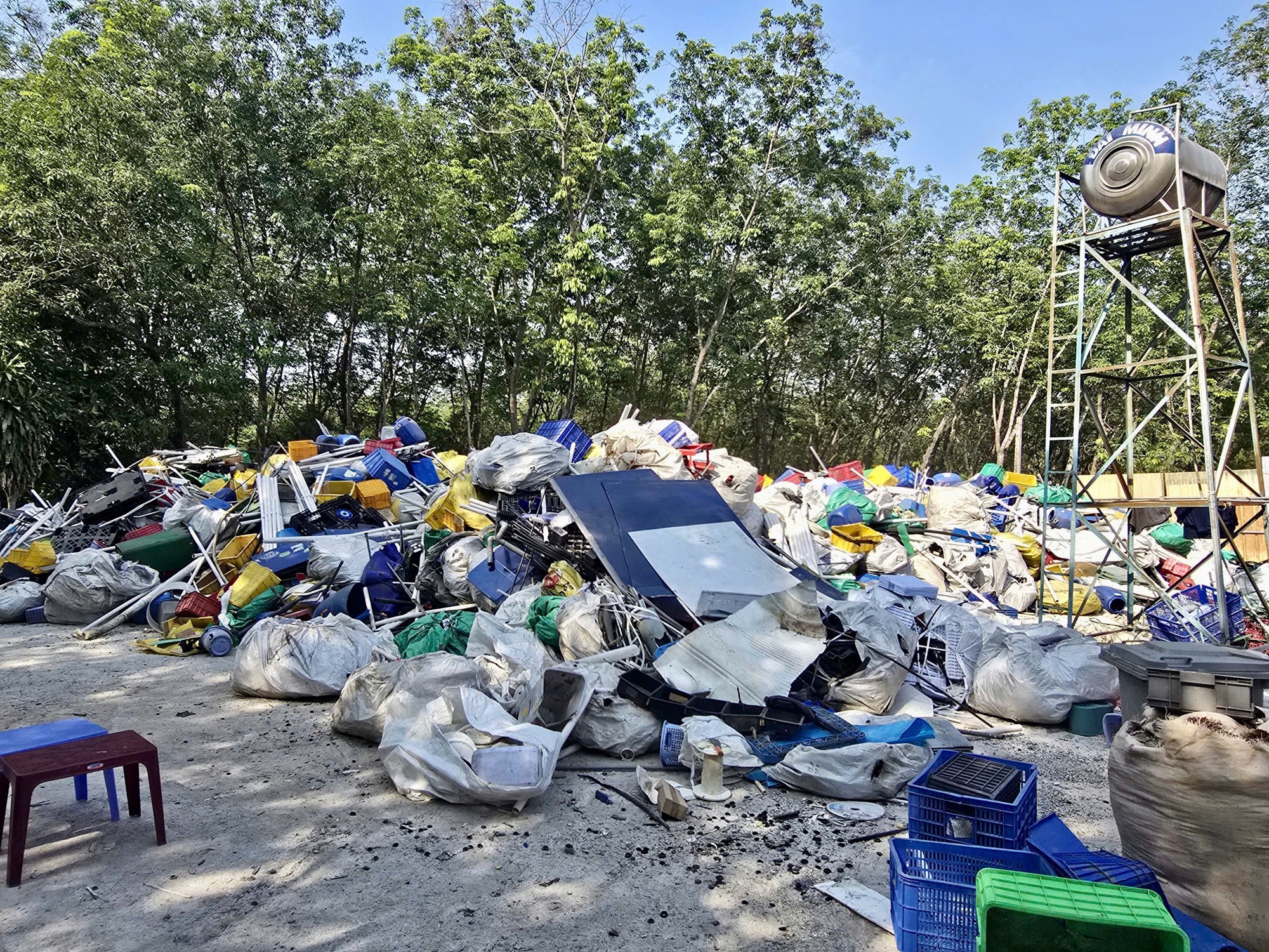 Công an TPHCM triệt phá vụ án môi trường lớn năm 2026 - Ảnh 12. Công an TPHCM triệt phá vụ án môi trường lớn năm 2026 - Ảnh 12.