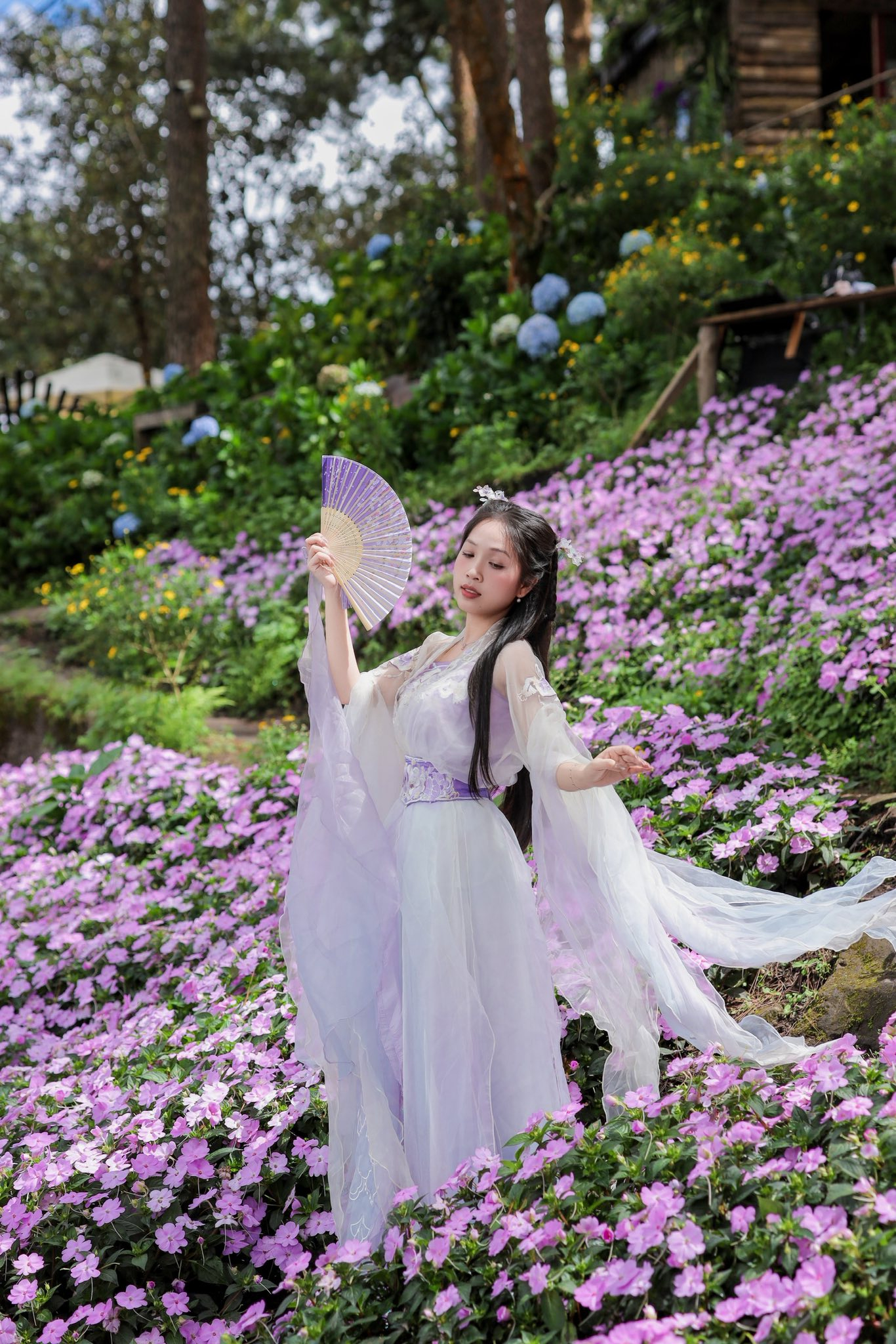 C&ocirc; Long - chủ qu&aacute;n Happy Hill bị kh&aacute;ch qu&aacute;t th&aacute;o, bắt ra tiếp đo&agrave;n 45 người: &ldquo;Em kh&ocirc;ng b&aacute;n v&eacute; để l&agrave;m xiếc hay m&uacute;a rối đ&acirc;u anh!&rdquo; - Ảnh 6.