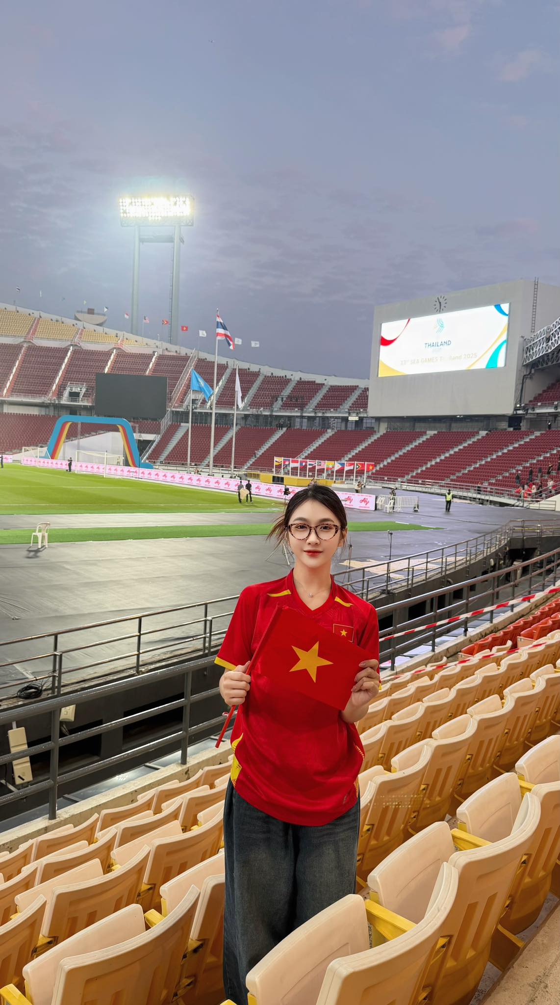 C&ocirc;ng khai ủng hộ Ronaldo đến mức n&agrave;y, hot girl xinh đẹp khiến người xem th&iacute;ch th&uacute;- Ảnh 2.