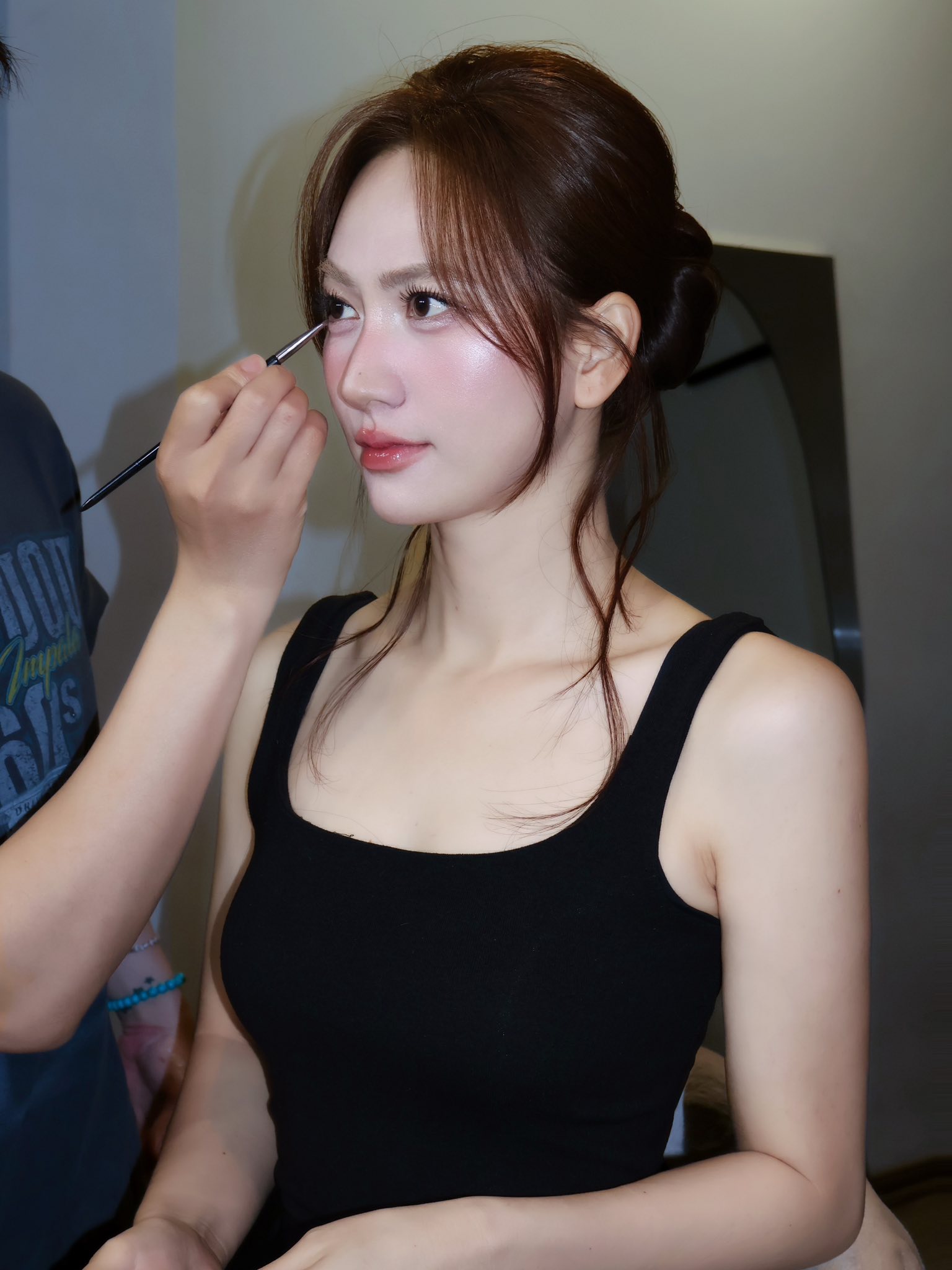 Việt Nam c&oacute; nữ thần mặt mộc như gắn spotlight tr&ecirc;n người, đẹp đến mức khiến Hoa hậu đứng chung su&yacute;t "t&agrave;ng h&igrave;nh"- Ảnh 3.