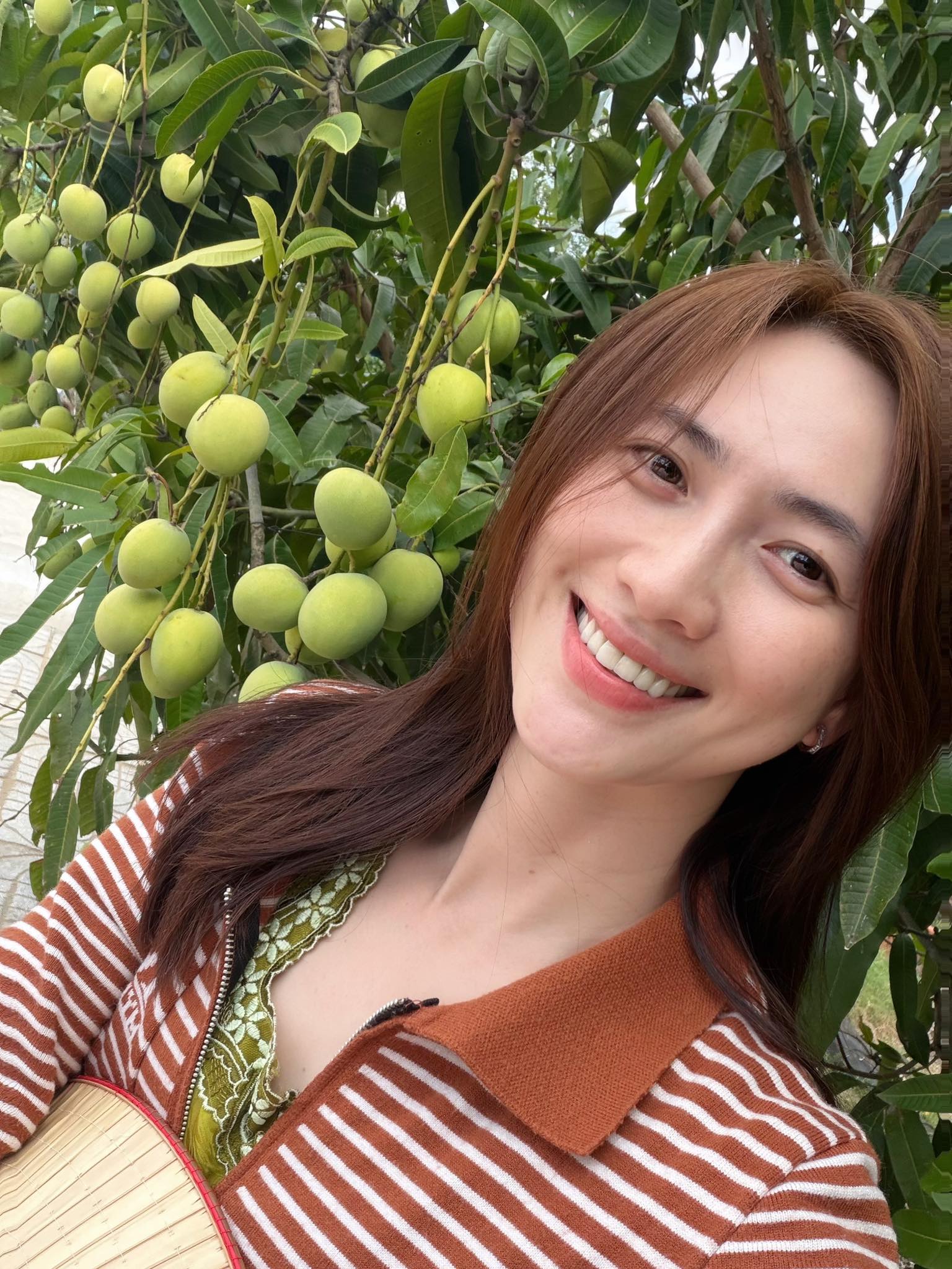 Việt Nam c&oacute; nữ thần mặt mộc như gắn spotlight tr&ecirc;n người, đẹp đến mức khiến Hoa hậu đứng chung su&yacute;t "t&agrave;ng h&igrave;nh"- Ảnh 6.