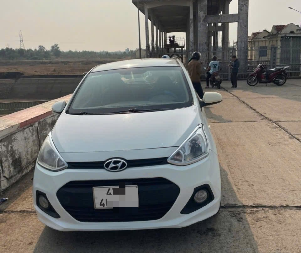 Nam thanh niên để lại ô tô , nghi nhảy hồ tự tử ở Đắk Lắk - Ảnh 1. Nam thanh niên để lại ô tô , nghi nhảy hồ tự tử ở Đắk Lắk - Ảnh 1.