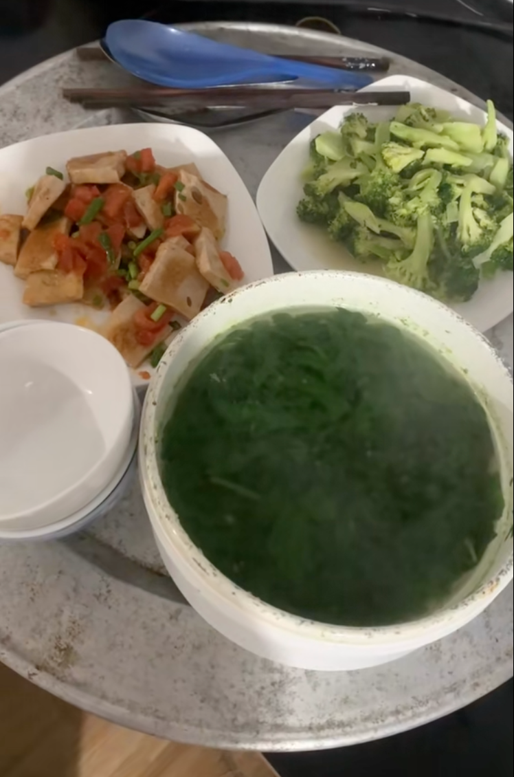 3 mẹ con sống ở H&agrave; Nội: Chi ti&ecirc;u 2 triệu tiền ăn mỗi th&aacute;ng v&agrave; c&aacute;ch một người mẹ đơn th&acirc;n c&acirc;n đối chi ti&ecirc;u mỗi ng&agrave;y - Ảnh 1.