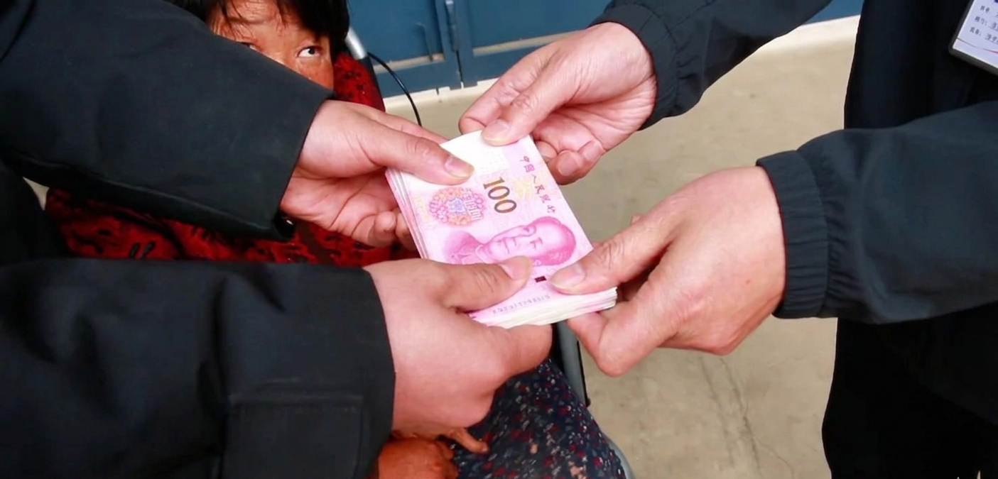 Nam sinh 20 tuổi l&agrave;m 3 c&ocirc;ng việc để nu&ocirc;i cha mẹ bệnh tật - Ảnh 3.