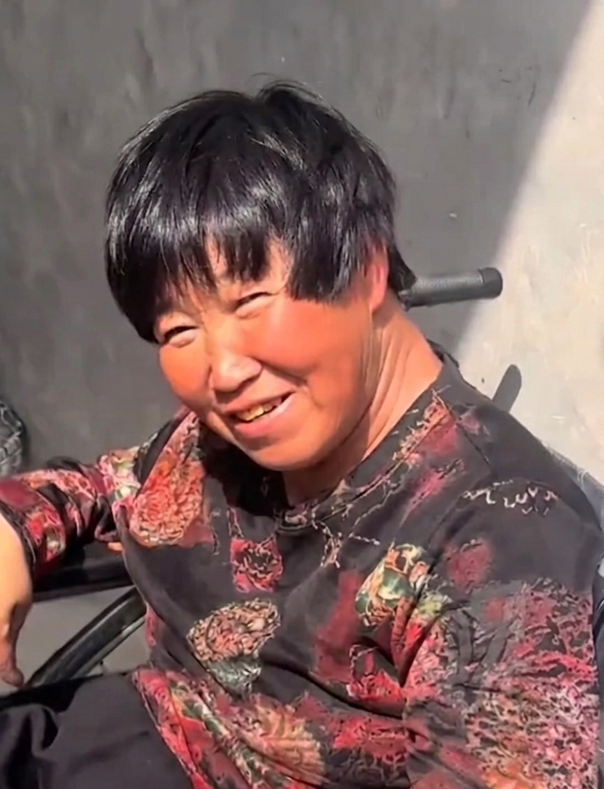 Nam sinh 20 tuổi l&agrave;m 3 c&ocirc;ng việc để nu&ocirc;i cha mẹ bệnh tật - Ảnh 2.