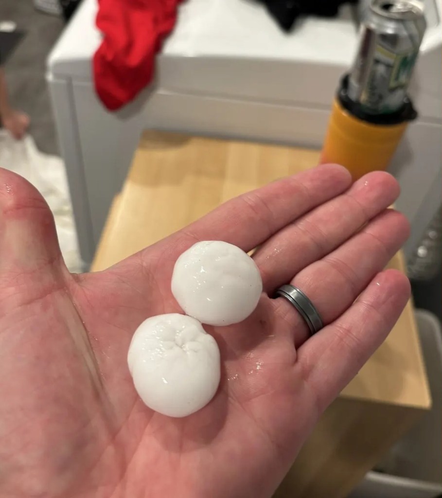 Thời tiết cực đoan tại Mỹ 2026: Lốc xo&aacute;y v&agrave; mưa đ&aacute; ảnh hưởng tới 130 triệu người - Ảnh 3.