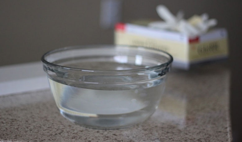 C&acirc;n bằng kh&ocirc;ng kh&iacute; trong ph&ograve;ng điều h&ograve;a bằng chậu nước - Ảnh 2.