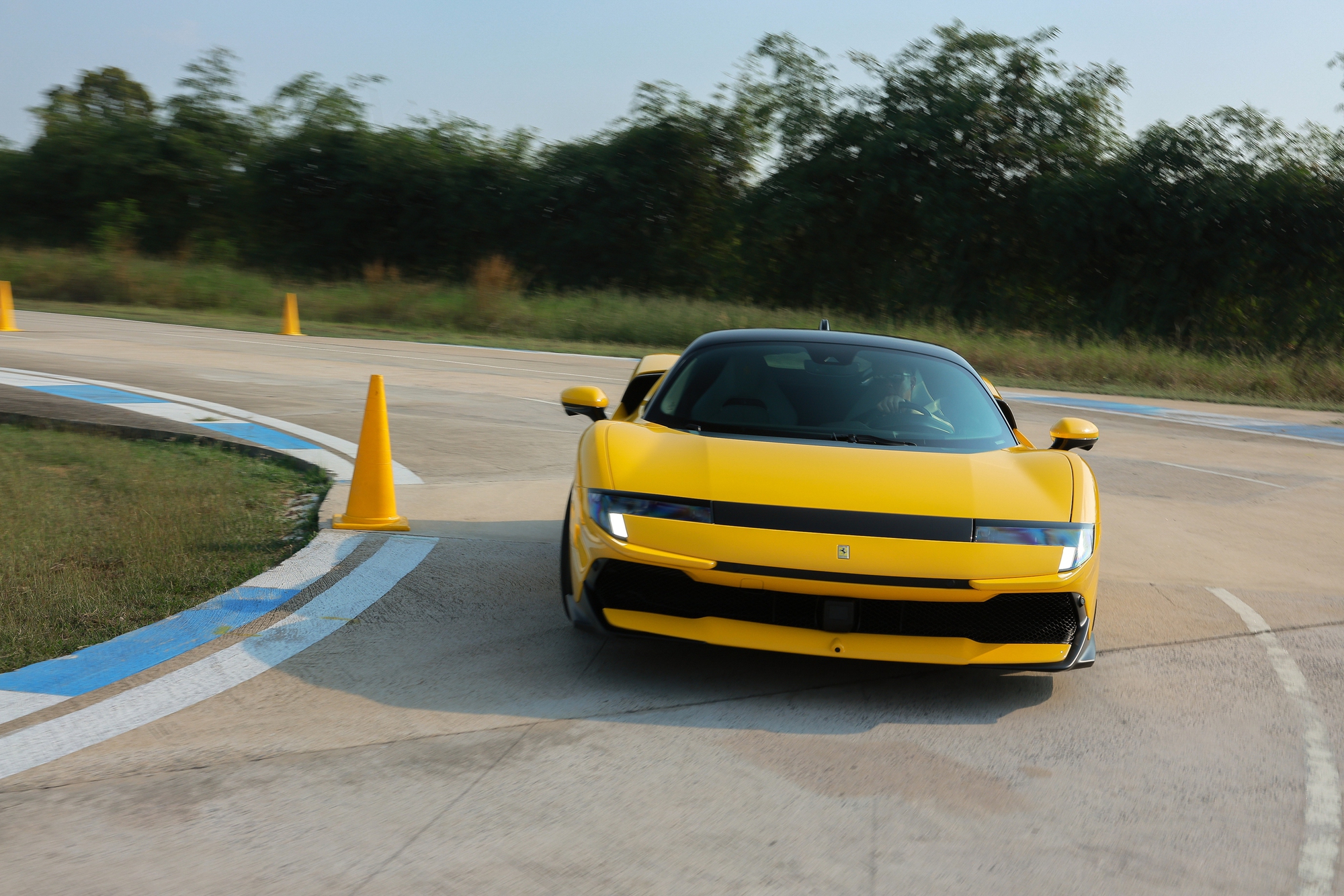 T&ocirc;i l&aacute;i Ferrari 849 Testarossa: Sức cuốn h&uacute;t của 1.035 m&atilde; lực kh&ocirc;ng thể m&ocirc; tả bằng th&ocirc;ng số- Ảnh 3.