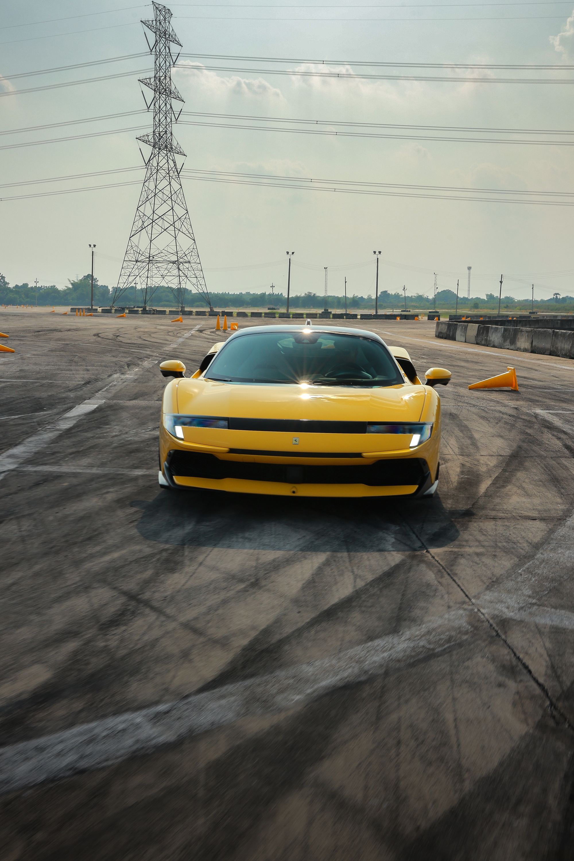 T&ocirc;i l&aacute;i Ferrari 849 Testarossa: Sức cuốn h&uacute;t của 1.035 m&atilde; lực kh&ocirc;ng thể m&ocirc; tả bằng th&ocirc;ng số- Ảnh 4.