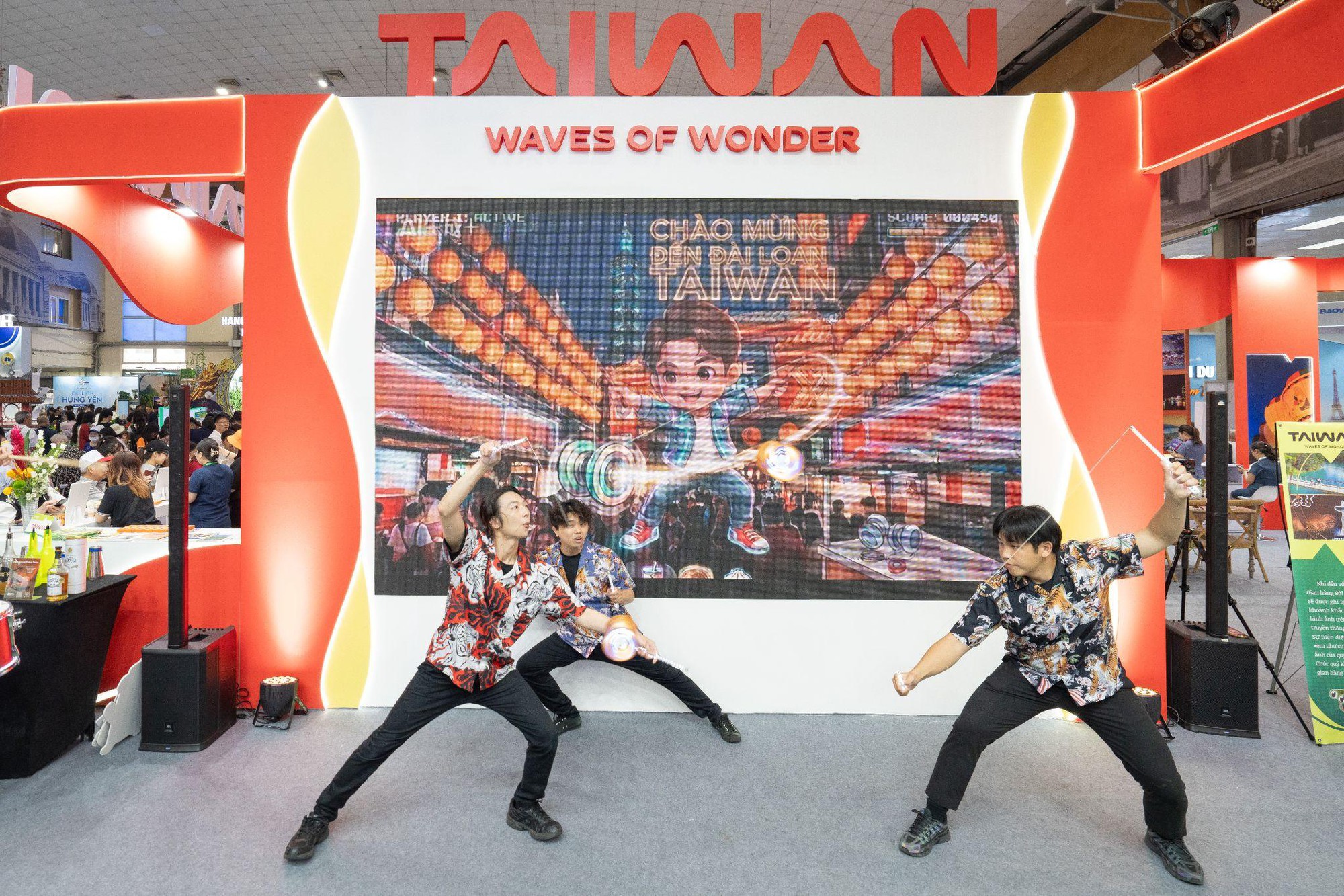 Isaac khuấy động hội chợ Du lịch Quốc tế VITM H&agrave; Nội 2026, tiết lộ l&yacute; do &ldquo;phải l&ograve;ng&rdquo; Đ&agrave;i Loan - Ảnh 2.