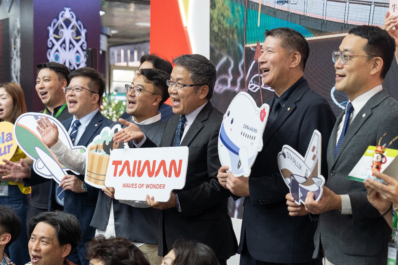 Isaac khuấy động hội chợ Du lịch Quốc tế VITM H&agrave; Nội 2026, tiết lộ l&yacute; do &ldquo;phải l&ograve;ng&rdquo; Đ&agrave;i Loan - Ảnh 3.