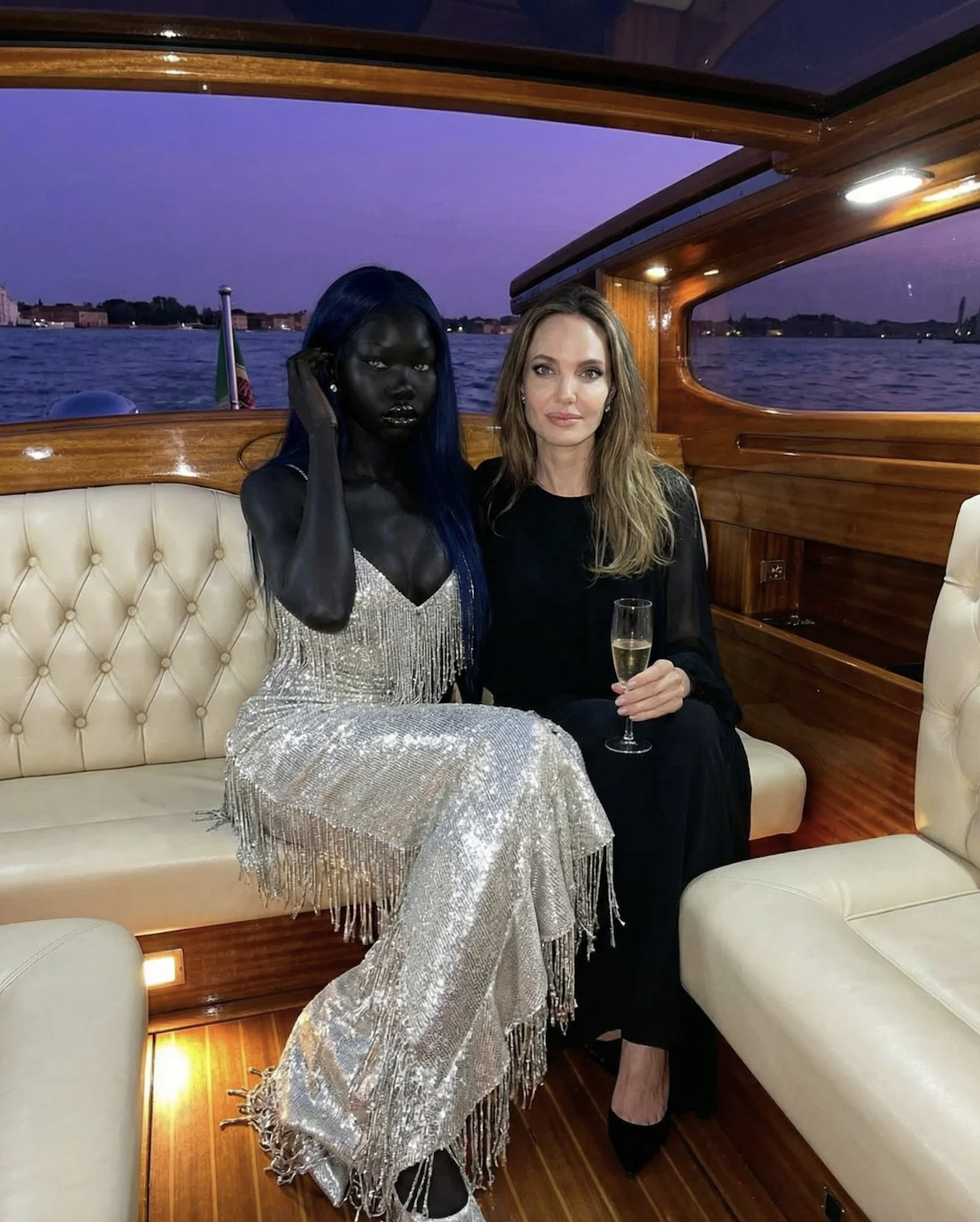 Xuất hiện &ldquo;ngọc trai đen&rdquo; đẹp như thần thoại: &ldquo;Bạn th&acirc;n&rdquo; của Hailey Bieber v&agrave; Kylie Jenner, nhan sắc n&agrave;y đến Coachella dễ kiếm tiền tỷ- Ảnh 6.