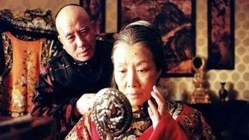 Từ Hy tắm xong giữ lại Lý Liên Anh, trong điện liên tục vang tiếng kêu: Cung nữ lén nhìn rồi chết lặng - Ảnh 3.