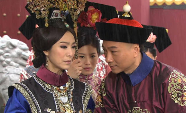 Từ Hy tắm xong giữ lại Lý Liên Anh, trong điện liên tục vang tiếng kêu: Cung nữ lén nhìn rồi chết lặng - Ảnh 1.