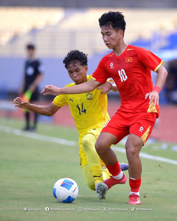 U17 Việt Nam “lột xác” dưới thời HLV Cristiano Roland - Ảnh 1.