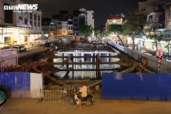 C&ocirc;ng tr&igrave;nh chống ngập H&agrave; Nội khẩn trương thi c&ocirc;ng xuy&ecirc;n đ&ecirc;m trước m&ugrave;a mưa 2026 - Ảnh 1.