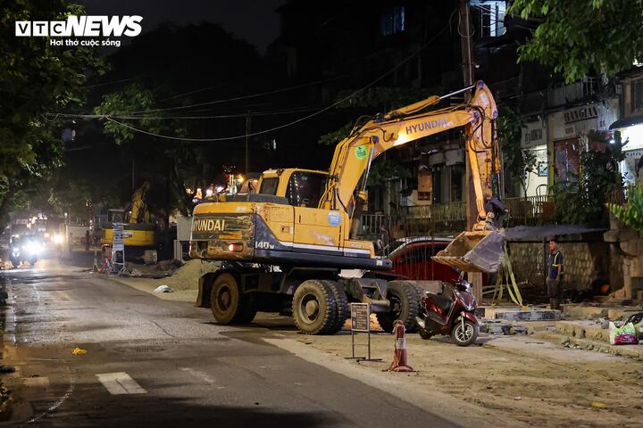 C&ocirc;ng tr&igrave;nh chống ngập H&agrave; Nội khẩn trương thi c&ocirc;ng xuy&ecirc;n đ&ecirc;m trước m&ugrave;a mưa 2026 - Ảnh 6.