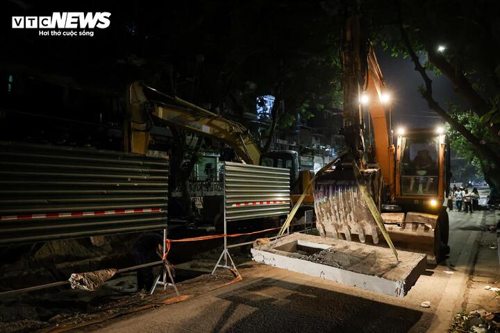 C&ocirc;ng tr&igrave;nh chống ngập H&agrave; Nội khẩn trương thi c&ocirc;ng xuy&ecirc;n đ&ecirc;m trước m&ugrave;a mưa 2026 - Ảnh 8.