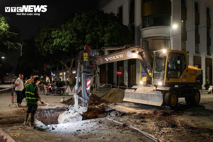 C&ocirc;ng tr&igrave;nh chống ngập H&agrave; Nội khẩn trương thi c&ocirc;ng xuy&ecirc;n đ&ecirc;m trước m&ugrave;a mưa 2026 - Ảnh 11.