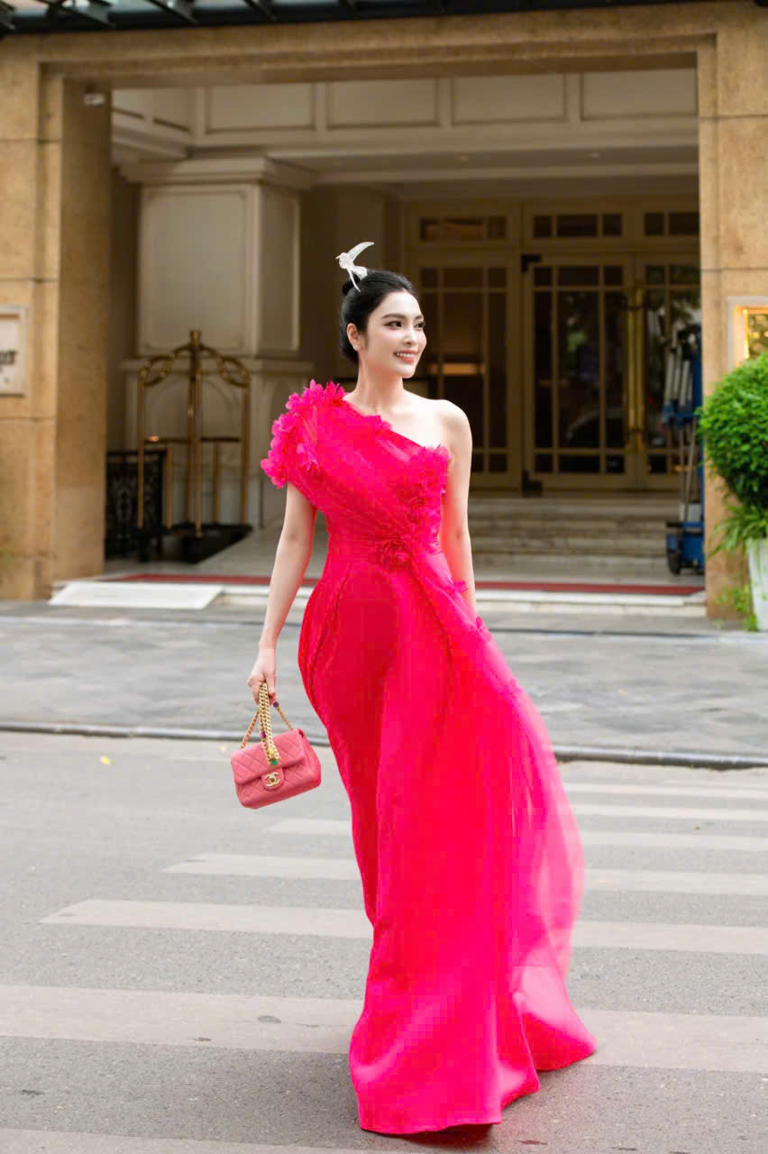 MC, ca sĩ Kim Huyền Sâm nhận kỷ niệm chương hơn 20 năm cống hiến nghệ thuật - Ảnh 6.