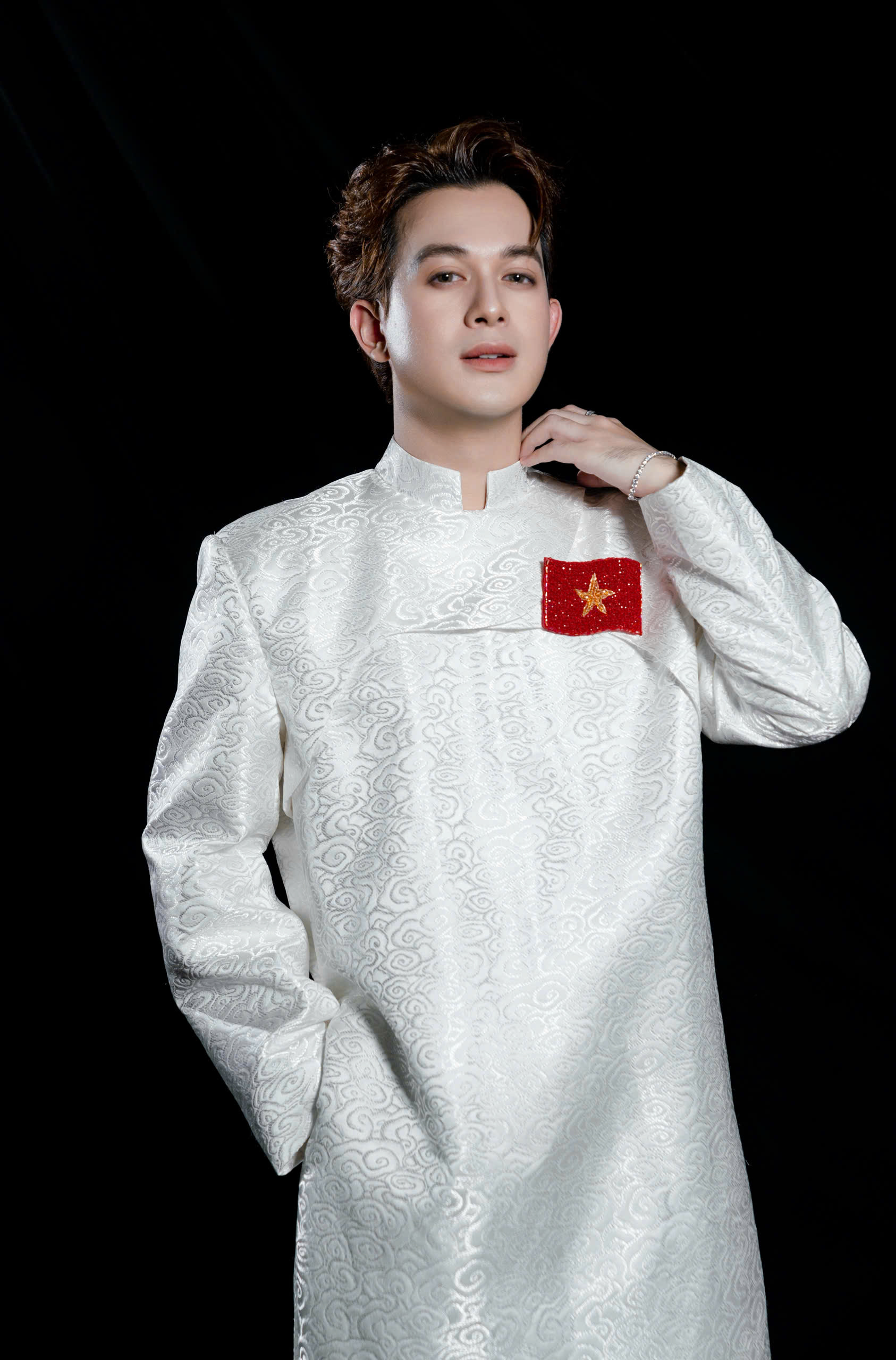 Quang Anh lần đầu hát tại giải Cống hiến, hồi hộp khi biết có Nguyễn Hùng dưới khán đài - Ảnh 4. Quang Anh lần đầu hát tại giải Cống hiến, hồi hộp khi biết có Nguyễn Hùng dưới khán đài - Ảnh 4.