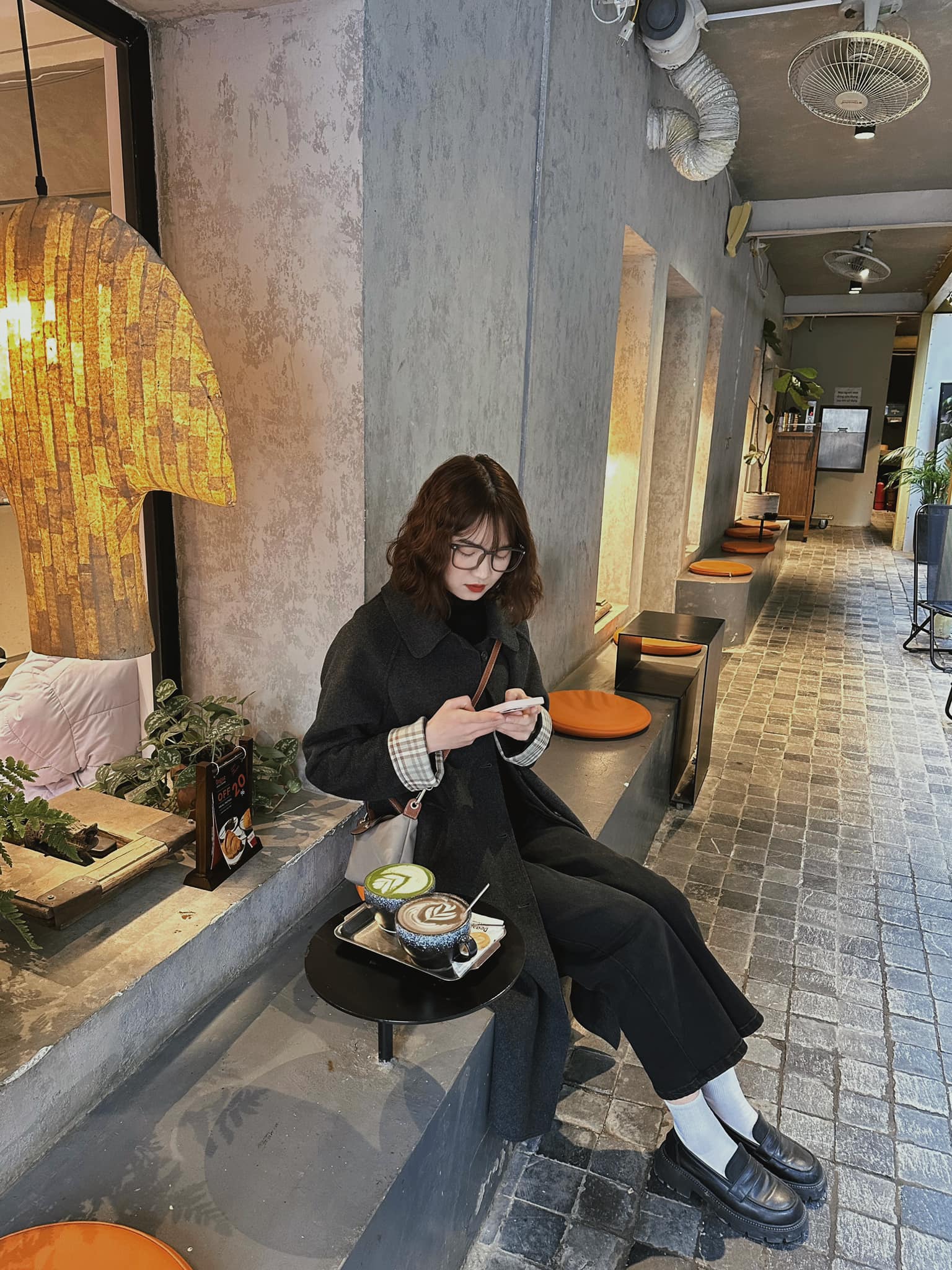 Từng &ldquo;đốt tiền&rdquo; kh&ocirc;ng tiếc tay chi 80.000 đồng/ly tr&agrave; sữa mỗi ng&agrave;y, người Việt giờ thay đổi v&igrave; 2 NỖI LO lớn - Ảnh 2.