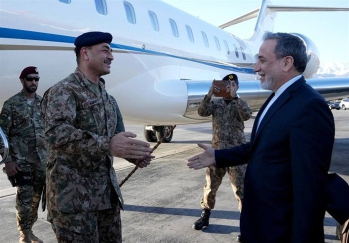 Chiến sự Trung Đ&ocirc;ng 16-4: Mỹ tuy&ecirc;n bố đ&atilde; chặn 10 t&agrave;u ở Hormuz, Israel c&acirc;n nhắc ngừng bắn ở Lebanon - Ảnh 1.