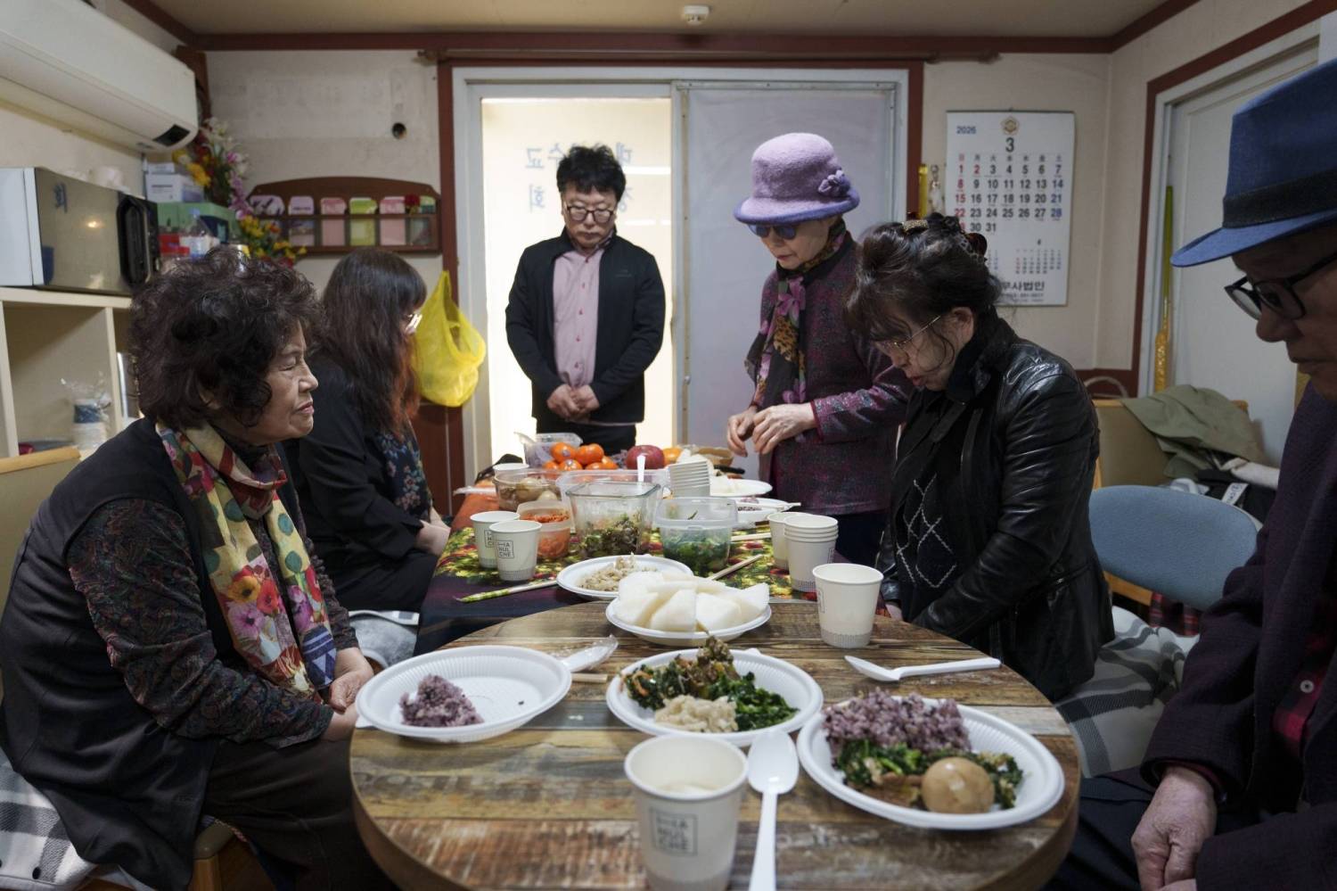 Những kiếp người ngh&egrave;o khổ sống giữa khu nh&agrave; gi&agrave;u Gangnam - Ảnh 4.