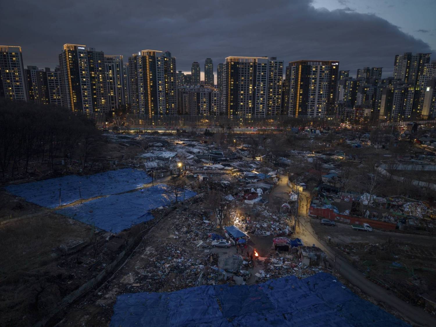 Những kiếp người ngh&egrave;o khổ sống giữa khu nh&agrave; gi&agrave;u Gangnam - Ảnh 3.