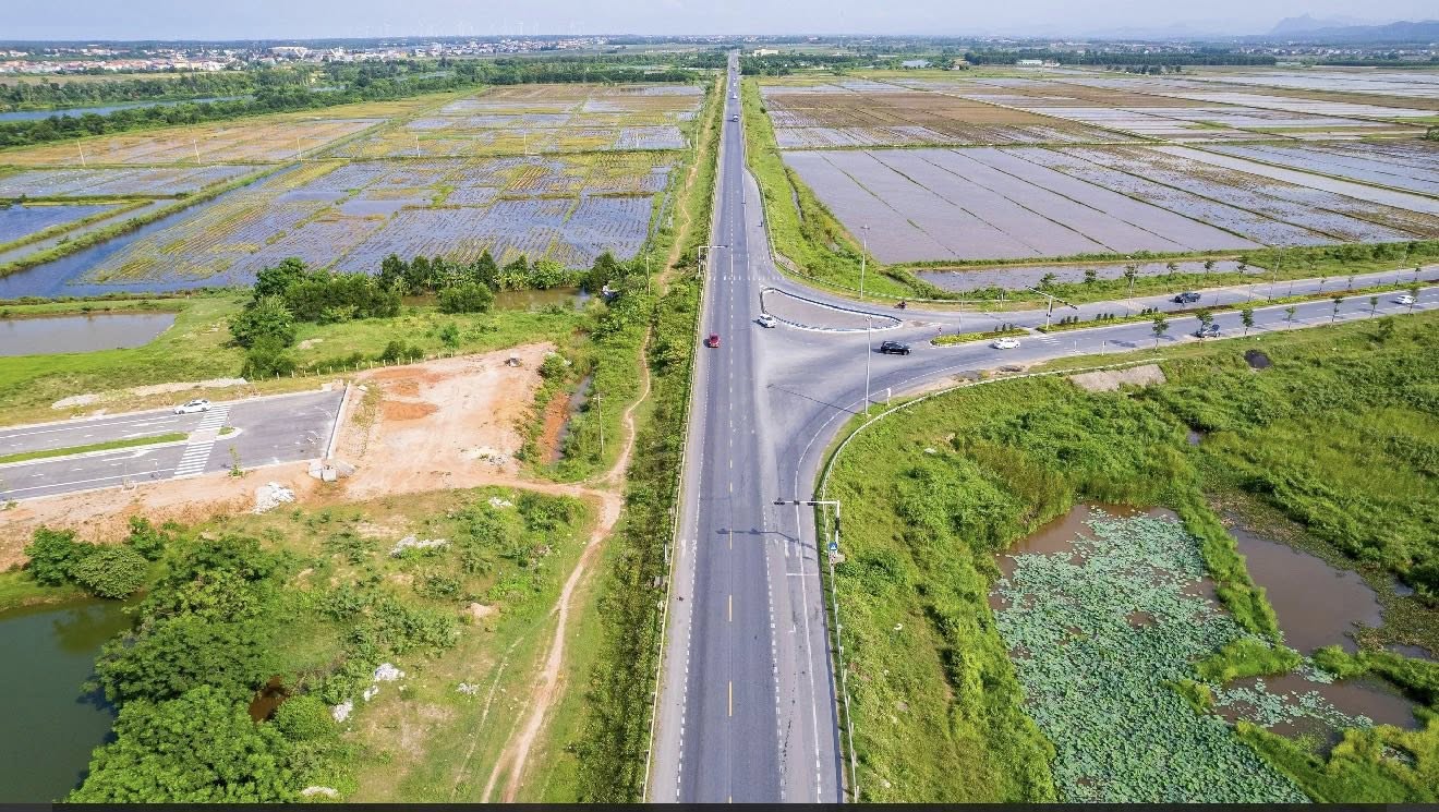 Chủ tịch Quảng Trị chỉ đạo làm rõ vụ người lạ trong gói thầu 16 , 5 tỉ đồng - Ảnh 2. Chủ tịch Quảng Trị chỉ đạo làm rõ vụ người lạ trong gói thầu 16 , 5 tỉ đồng - Ảnh 2.