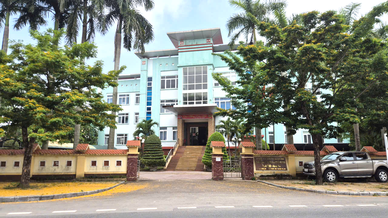 Chủ tịch Quảng Trị chỉ đạo làm rõ vụ người lạ trong gói thầu 16 , 5 tỉ đồng - Ảnh 1. Chủ tịch Quảng Trị chỉ đạo làm rõ vụ người lạ trong gói thầu 16 , 5 tỉ đồng - Ảnh 1.