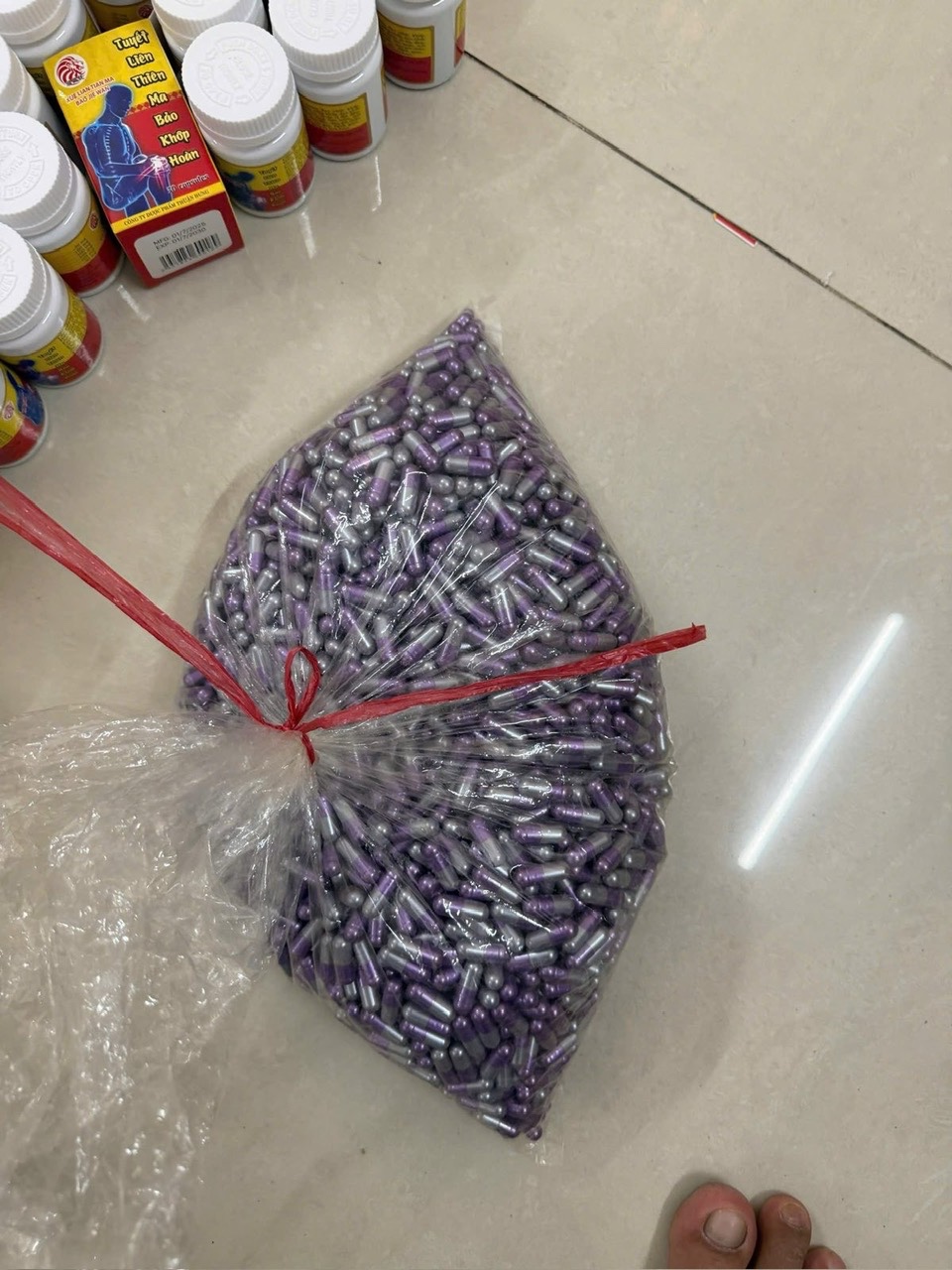 C&ocirc;ng an TPHCM kh&aacute;m x&eacute;t thuốc giả , bắt 3 người vi phạm ph&aacute;p luật nghi&ecirc;m trọng - Ảnh 2.