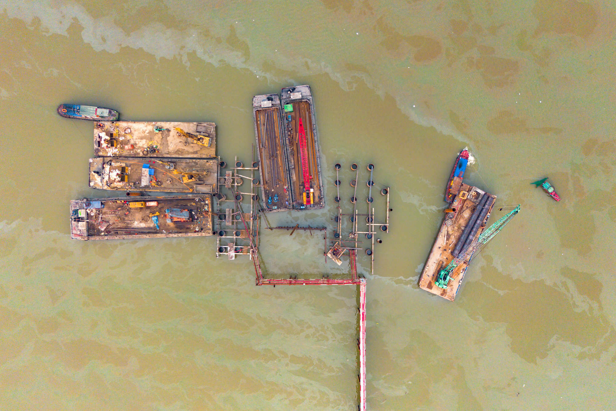 Cận cảnh 2 cây cầu trị giá 16.000 tỷ đồng, kết nối các khu đô thị hàng chục tỷ USD, chiếm 50% nguồn cung căn hộ Hà Nội - Ảnh 4.