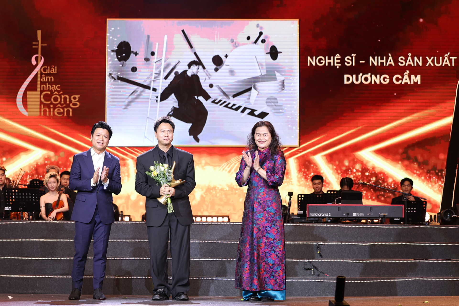 Nhạc sĩ Dương Cầm bất ngờ khi đoạt giải Cống hiến, h&eacute; lộ bước ngoặt sự nghiệp - Ảnh 2.