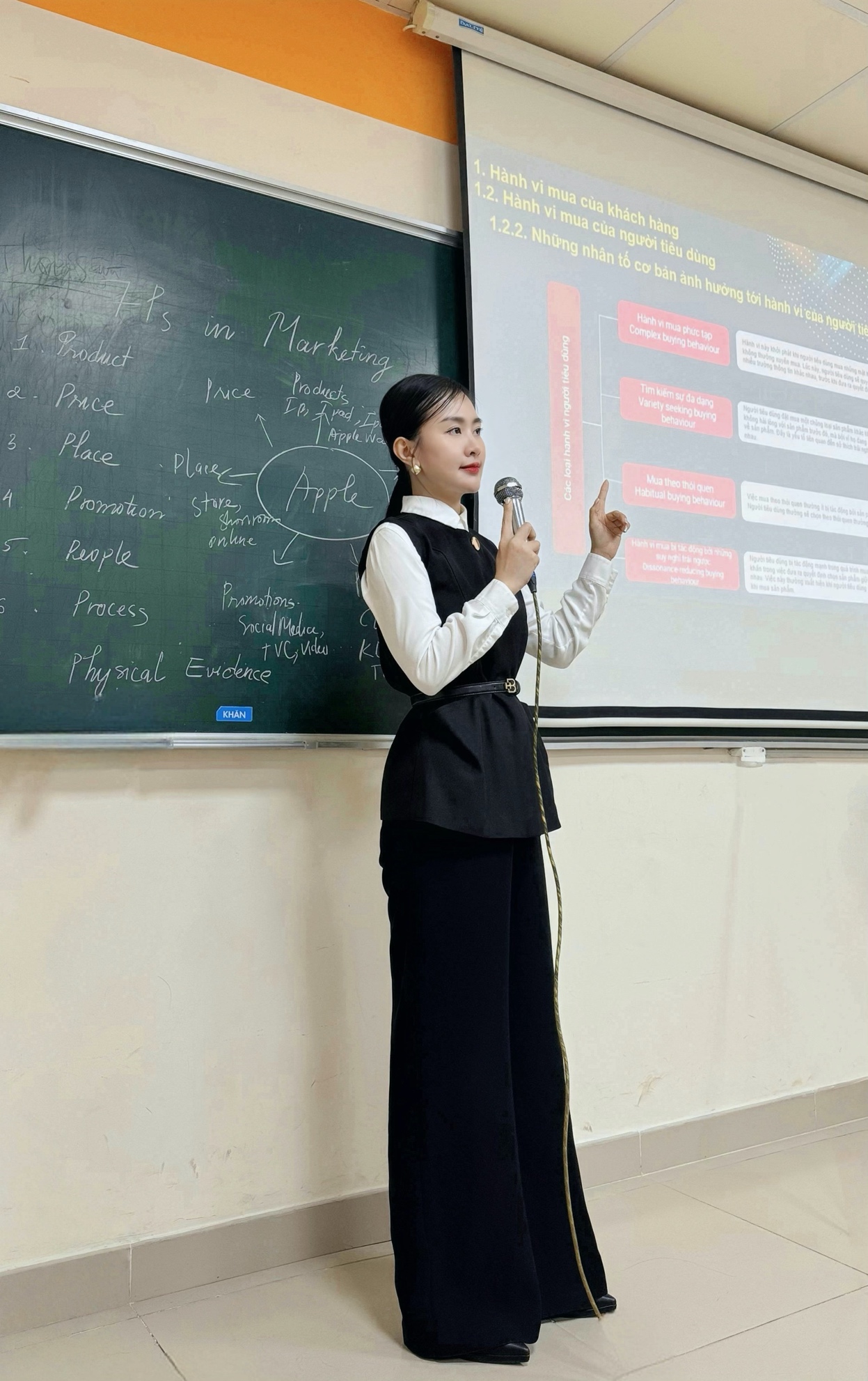 Cuộc sống hiện tại g&acirc;y bất ngờ của &aacute; hậu L&ecirc; H&agrave; Phương từng g&acirc;y sốt với bức ảnh coi thi - Ảnh 4.