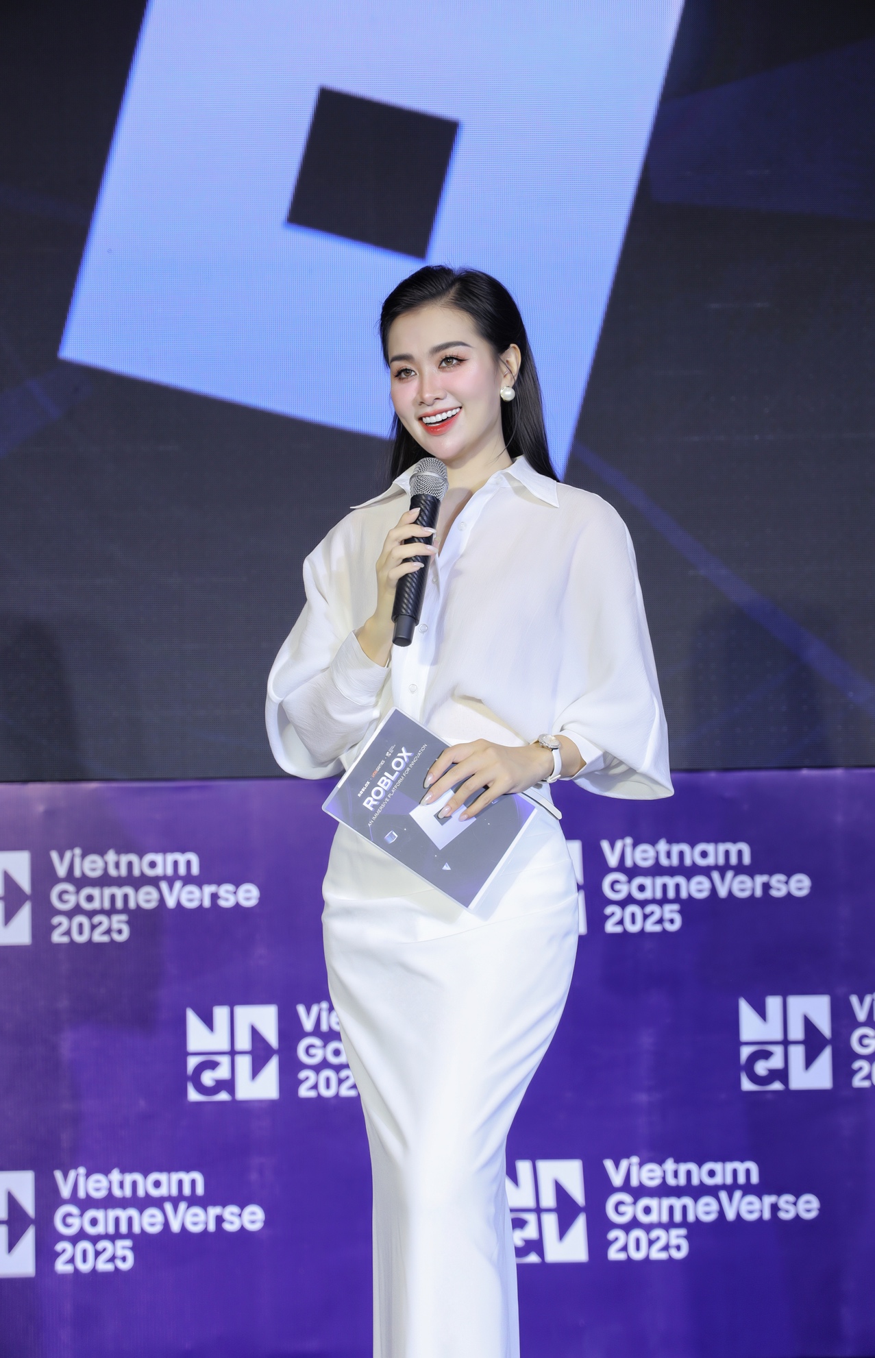 Cuộc sống hiện tại g&acirc;y bất ngờ của &aacute; hậu L&ecirc; H&agrave; Phương từng g&acirc;y sốt với bức ảnh coi thi - Ảnh 3.