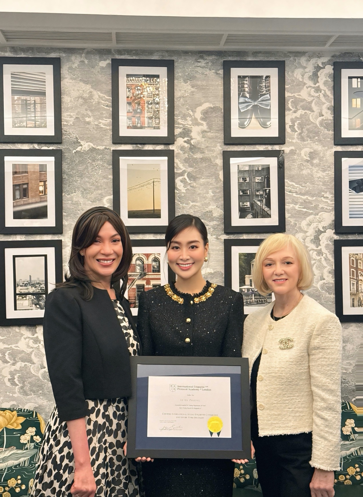 Cuộc sống hiện tại g&acirc;y bất ngờ của &aacute; hậu L&ecirc; H&agrave; Phương từng g&acirc;y sốt với bức ảnh coi thi - Ảnh 5.