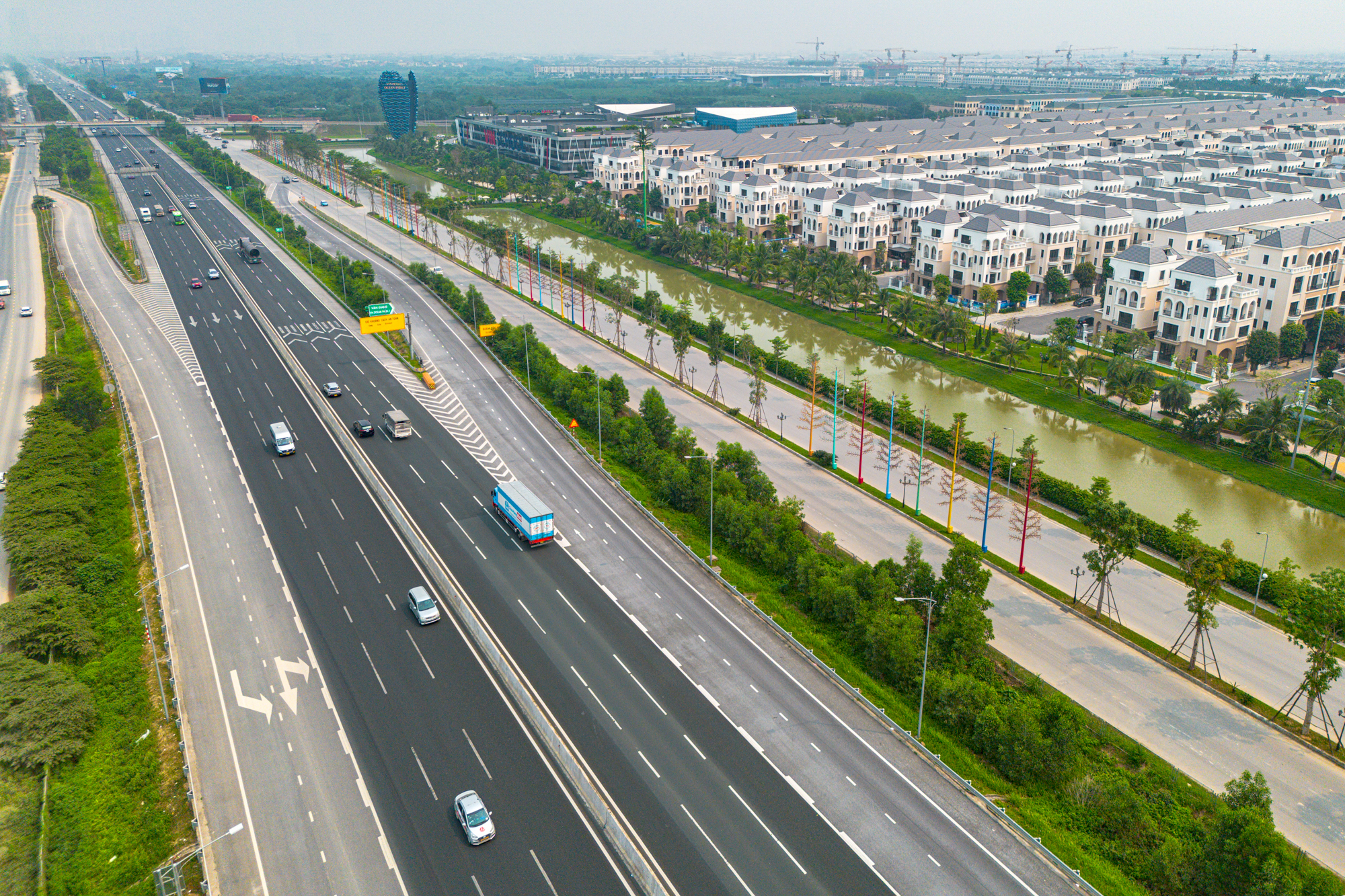 Cận cảnh 2 cây cầu trị giá 16.000 tỷ đồng, kết nối các khu đô thị hàng chục tỷ USD, chiếm 50% nguồn cung căn hộ Hà Nội - Ảnh 12.