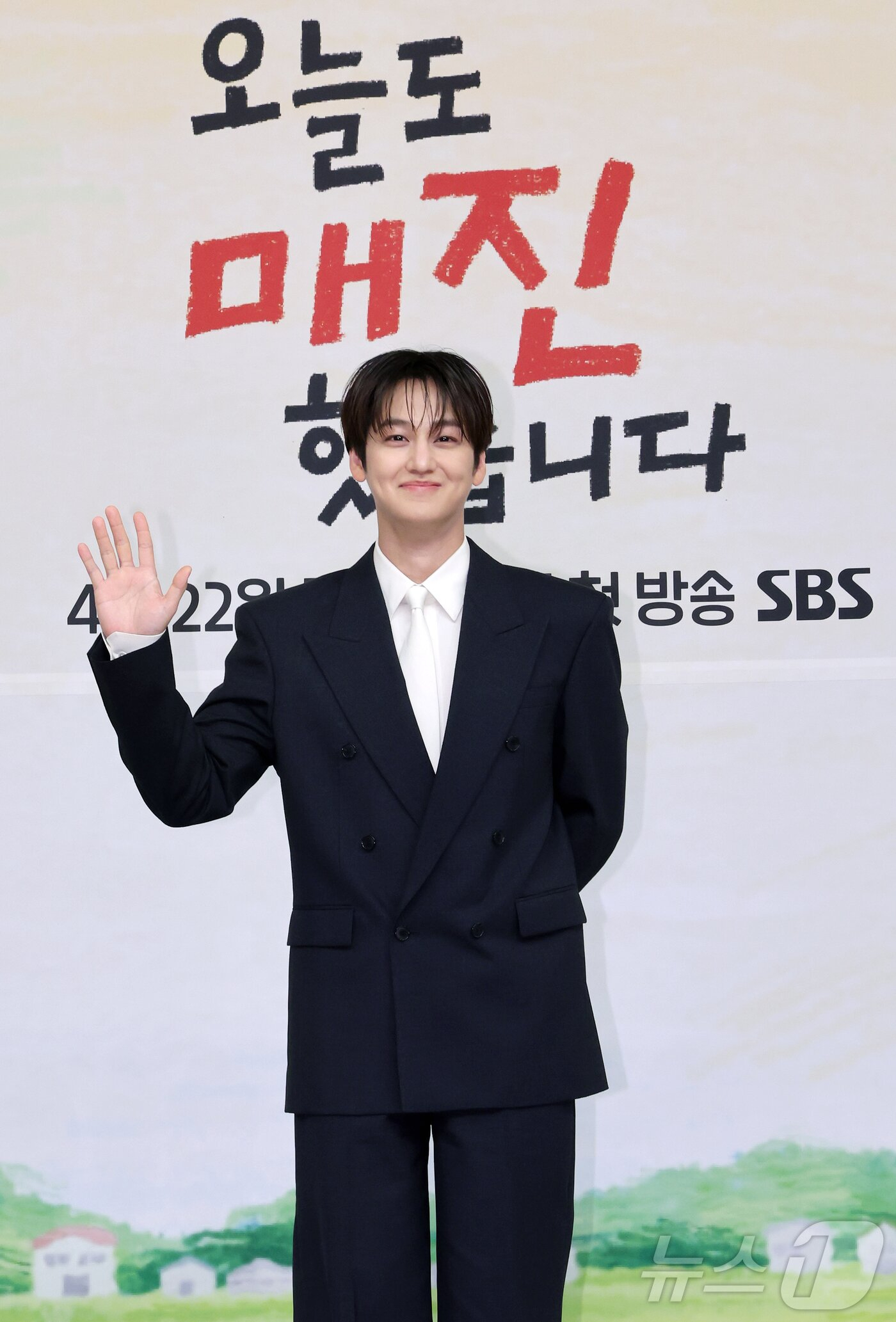 Kim Bum l&agrave; "ma c&agrave; rồng" hay sao m&agrave; trẻ m&atilde;i kh&ocirc;ng gi&agrave; thế n&agrave;y?- Ảnh 2.