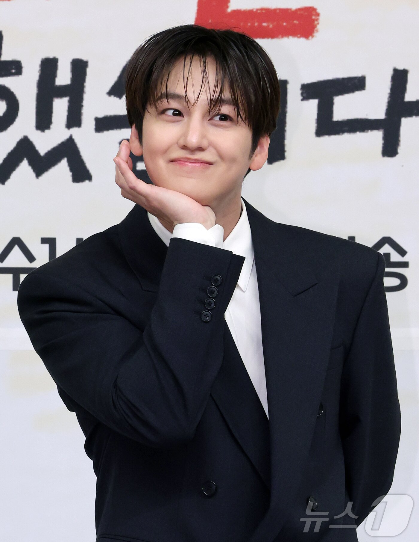 Kim Bum l&agrave; "ma c&agrave; rồng" hay sao m&agrave; trẻ m&atilde;i kh&ocirc;ng gi&agrave; thế n&agrave;y?- Ảnh 4.